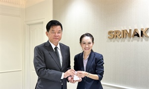 รองศาสตราจารย์ ดร.ฐาศุกร์  จันประเสริฐ หัวหน้าหน่วยจริยธรรมและมาตรฐานการวิจัย พร้อมด้วยบุคลากรในสังกัด ได้เข้าพบ ศาสตราจารย์ ดร.ชลวิทย์  เจียรจิตต์ อธิการบดี มหาวิทยาลัยศรีนครินทร์ทรวิโรฒ
