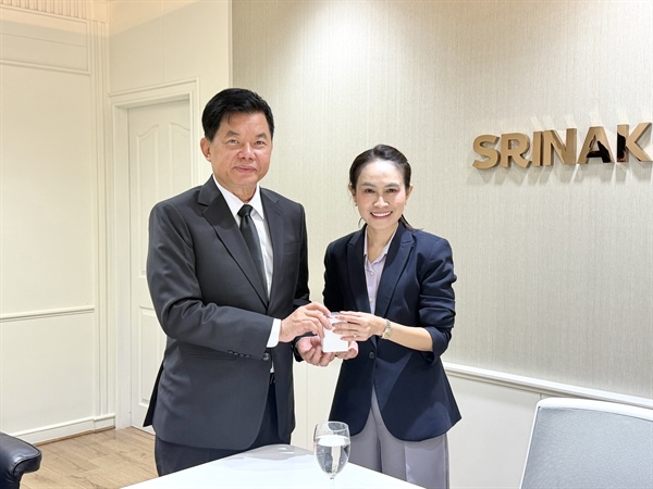 รองศาสตราจารย์ ดร.ฐาศุกร์  จันประเสริฐ หัวหน้าหน่วยจริยธรรมและมาตรฐานการวิจัย พร้อมด้วยบุคลากรในสังกัด ได้เข้าพบ ศาสตราจารย์ ดร.ชลวิทย์  เจียรจิตต์ อธิการบดี มหาวิทยาลัยศรีนครินทร์ทรวิโรฒ