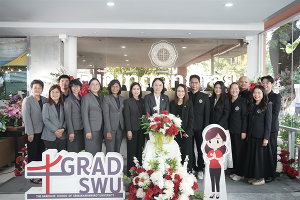รองศาสตราจารย์ ดร.ฐาศุกร์ จันประเสริฐ หัวหน้าหน่วยจริยธรรมและมาตรฐานการวิจัย พร้อมด้วยบุคลากรในสังกัด ร่วมงานวันคล้ายวันสถาปนาบัณฑิตวิทยาลัย “ครบรอบ 51 ปี”